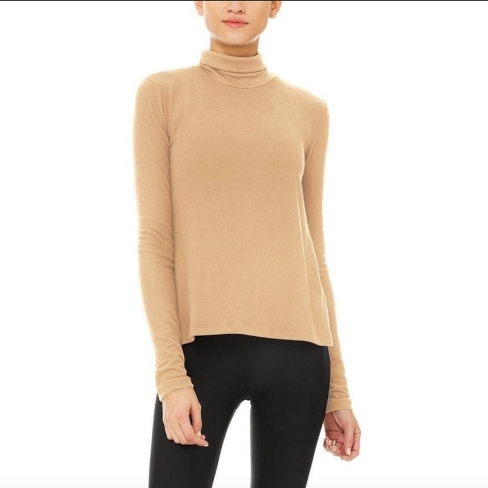 Alo Yoga Embrace Long Sleeve in Putty Small